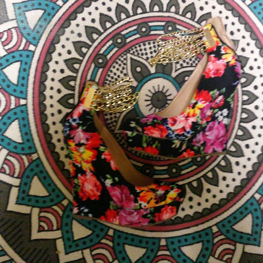 Floral Wedge w Chains